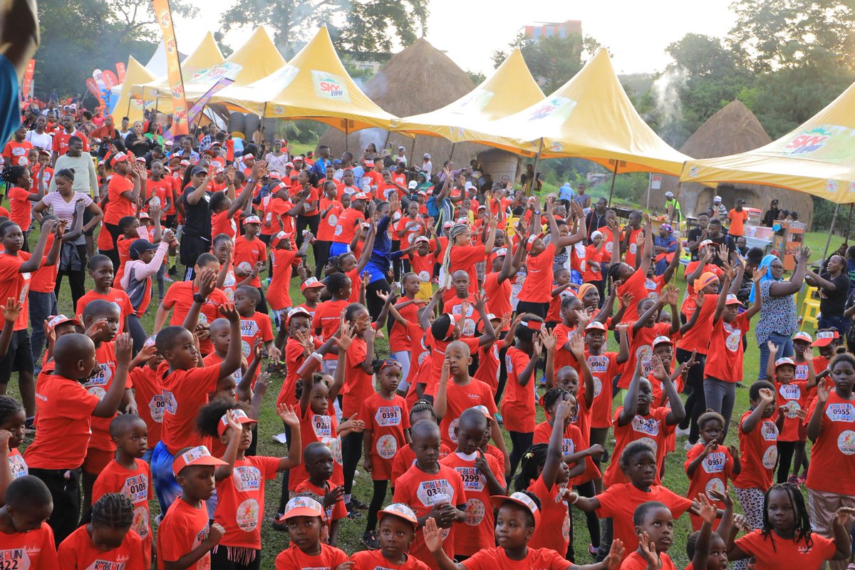 kampalakidsrun's tweet photo. Thousands show up for the Kampala Kids Run 10th Edition under the theme: "Safe Drinking Water in Primary Schools". @HarissIntLTD @ugandamuseums @TonyElumeluFDN @LimearInt @ChessDove https://t.co/Kbkh8uBeEG