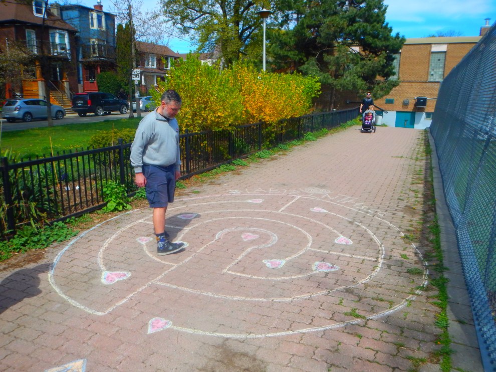 LabyrinthsDOTca's tweet image. World Labyrinth Day: Toronto City of Labyrinths Jane&apos;s Walk

JanesWalkFestivalTO.com/items/worldlab…

Saturday May 6 2023

~ 3 p.m.

Final walk stop of my @JanesWalkTO

was in

Dovercourt Park

| #WorldLabyrinthDay #JanesWalkTO #JanesWalk #Labyrinths #DovercourtPark #LoveTOwalk #CityOfLabyrinths