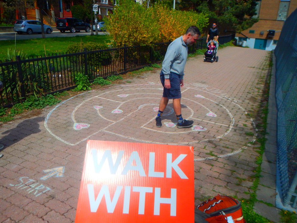 LabyrinthsDOTca's tweet image. World Labyrinth Day: Toronto City of Labyrinths Jane&apos;s Walk

JanesWalkFestivalTO.com/items/worldlab…

Saturday May 6 2023

~ 3 p.m.

Final walk stop of my @JanesWalkTO

was in

Dovercourt Park

| #WorldLabyrinthDay #JanesWalkTO #JanesWalk #Labyrinths #DovercourtPark #LoveTOwalk #CityOfLabyrinths