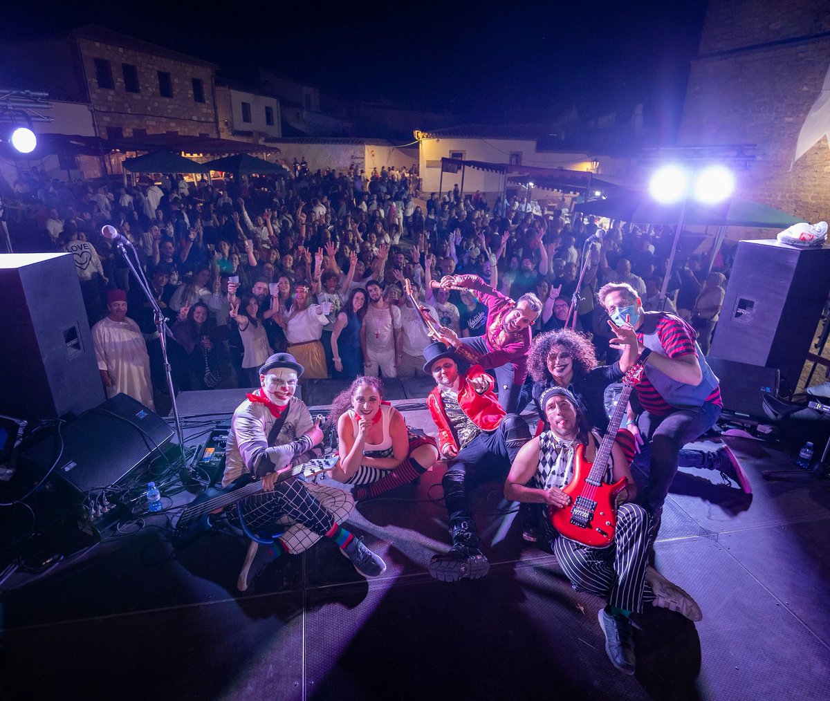 hadadanzaofc's tweet photo. 🎪SABIOTE ES TROVADOR🎪
¡Muchas gracias trovadores de Sabiote! Fue una noche emocionante y llena de magia con nuestra primera visita a tierras andaluzas. 🎉🎉
#hadadanza #elcircodelosmuertos #gira2023 #folkmetal #Sabiote #circo #circomedieval #somostrovadores #fiestamedieval https://t.co/1UFcCmK3xi