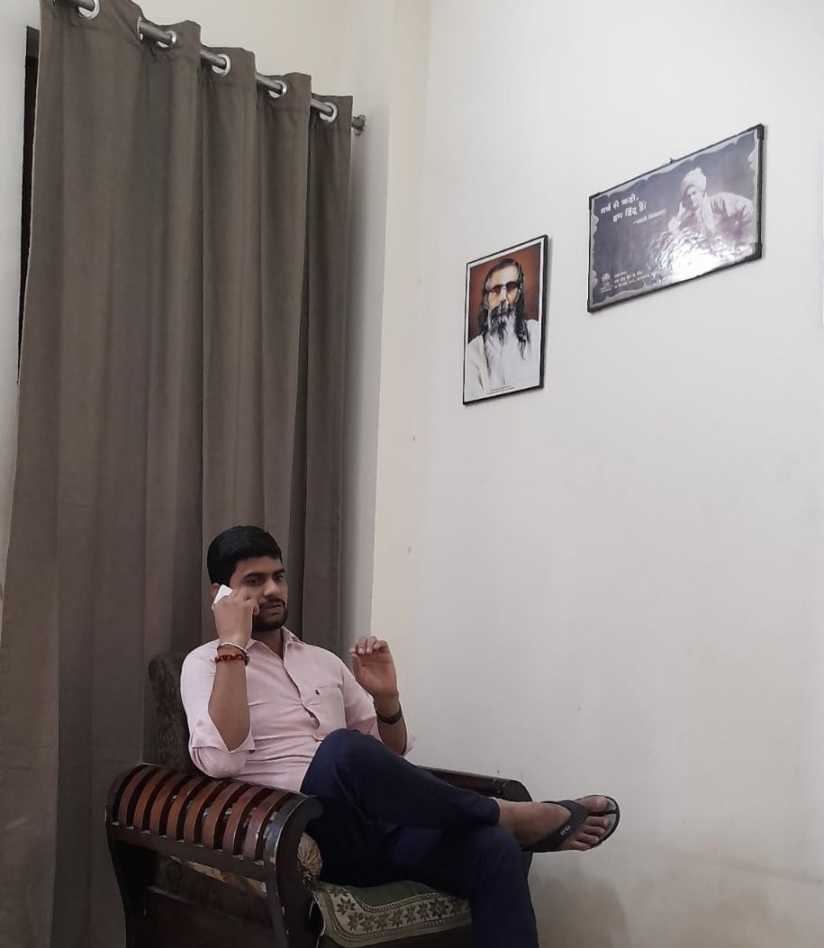 Dheeraj09926854's tweet photo. अपने स्वभाव को हमेशा सूर्य की तरह रखिये,
न उगने का अभिमान, न डूबने का डर..!
#up27 https://t.co/zb5VbSyj5B