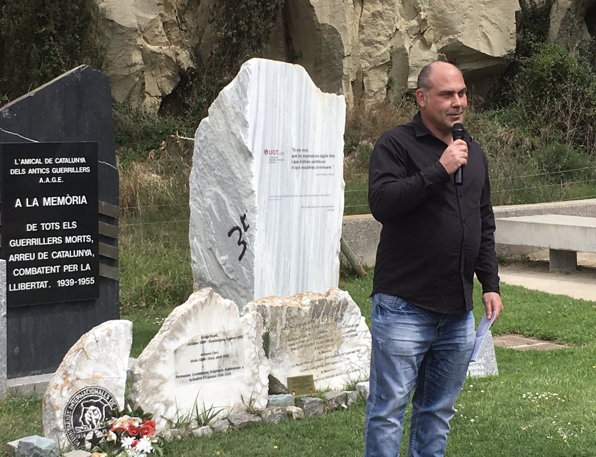 immolats_cat's tweet photo. @JoanComorera1:
“el cognom #Comorera ha estat per a tots nosaltres un orgull, però també ha tingut la seva part negativa en temps de persecució en aquesta cruel etapa que va ser el franquisme […] el meu pare sempre explicava q quan era jove sempre tenien al darrere la policia…” https://t.co/0AAUcmCZzn
