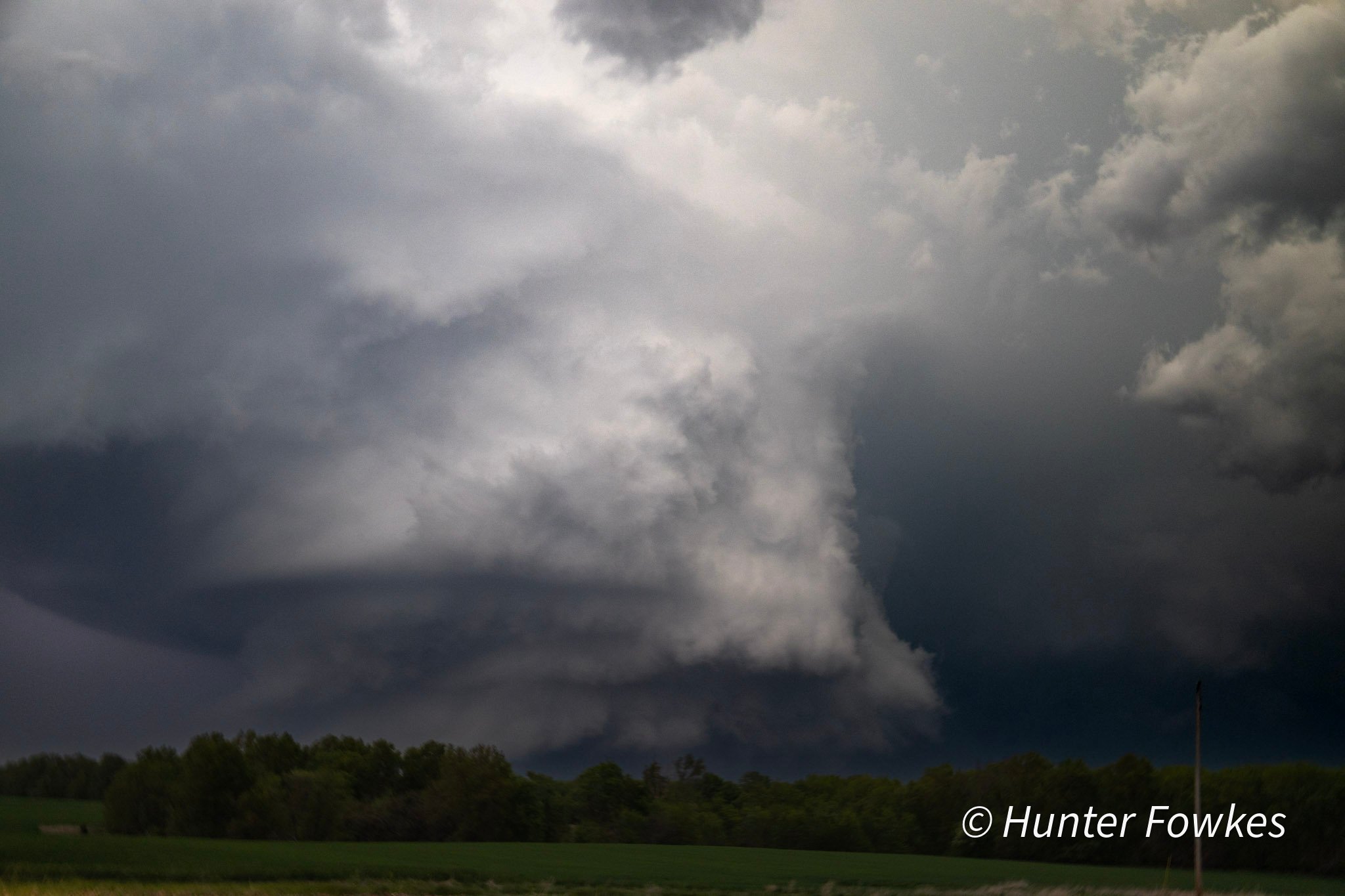 Hunter Fowkes on Twitter "Here's a few shots of the Linneus, MO Mesocyclone and large tornado