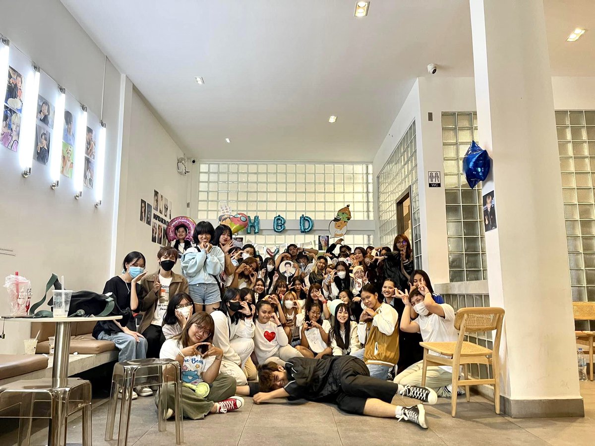 FYTREASURECAM's tweet photo. 𝐖𝐞 𝐦𝐞𝐭 𝐞𝐚𝐜𝐡 𝐨𝐭𝐡𝐞𝐫 𝐭𝐰𝐢𝐜𝐞 𝐚𝐥𝐫𝐞𝐚𝐝𝐲 𝐢𝐧 𝐭𝐡𝐢𝐬 𝟐𝟎𝟐𝟑 💙

Thank you so much to all our beloved TEUMES/attendees &amp; sponsors... and hope this 2023 lets us enjoy a lot of moments together🫶🏻💎

#sjbabyoppabdparty #harusukday #superyoshidam @treasuremembers https://t.co/gp2lkCHxNv