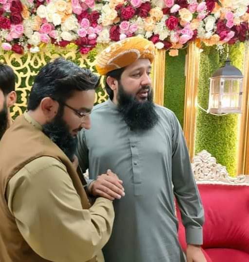 Jamalkhanjui's tweet photo. یہ حقیقت ہے کہ 
عوام کے اندر رہتے ہوئے پاکستان کی موجودہ تاریخ کے سب سے بڑے عوامی لیڈر و عوامی خدمت گار علامہ راشد خالد محمود سومرو ہیں۔ 
قاید جمعیۃ کے اس سچے سپاہی نے سندھ دھرتی کو حقیقت میں باب الاسلام بنانے کا عزم مصمم کیا ہوا ہے۔ 

#سنڌ_جو_سلطان_علامہ_راشد_سومرو https://t.co/UgRGZV6MaK