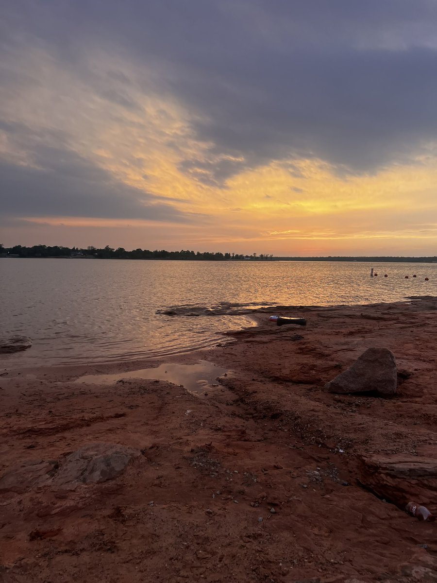 m0nirod's tweet photo. We love a good sunset on the lake https://t.co/pjruBbtABN