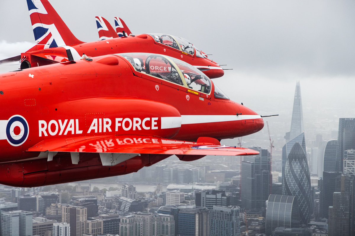London views, from the #Coronation flypast.

Image by #RedArrows photographer Corporal Phil Dye.