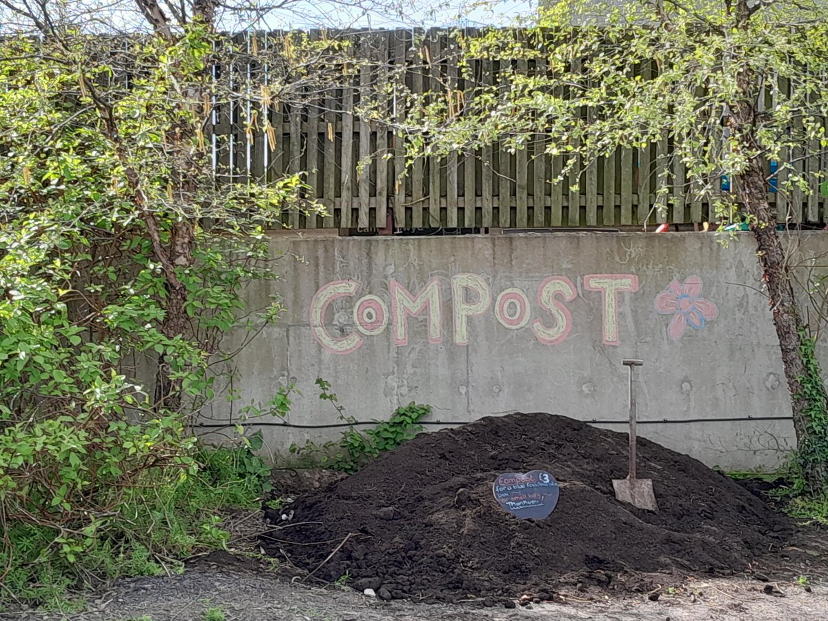 MonmouthshireCC's tweet photo. Find out how your garden waste helps to feed goodness back in to Monmouthshire soil: https://t.co/G6p5duMNWx
#climateemergency #compostingawarenessweek https://t.co/fWIvBp9Pqo