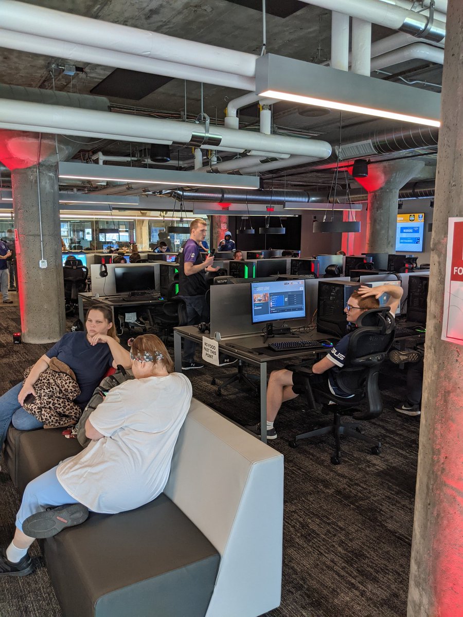 youtube.com/live/RoEy2QS7O…