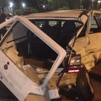 choquei's tweet photo. 🚨BRASIL: Jovem é presa após bater a sua BMW em um Fiat Uno, xinga PMs e diz que “Pai tem dinheiro para comprar Brasília inteira”. https://t.co/1mTmcfWAxd