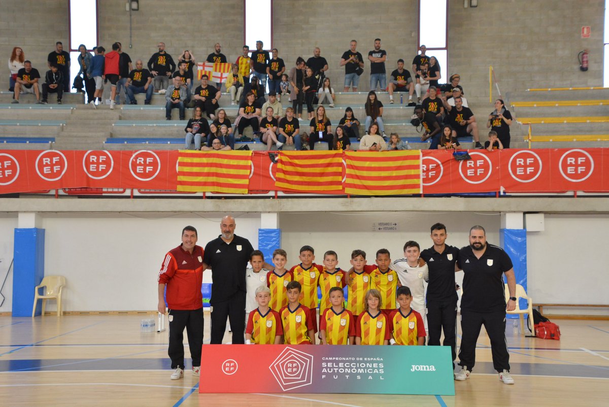 FCF_CAT's tweet photo. 🟡🔴 Catalunya Benjamí cau per la mínima i es proclama subcampiona d'Espanya

🏆 Partit ajustat amb derrota per 2⃣ a 1⃣ davant @futgal 

📝: https://t.co/N5P1Ffb0mu
📸: https://t.co/hNLAC6cxrz

#CampionatsEspanyaFS https://t.co/WwLQverTCW