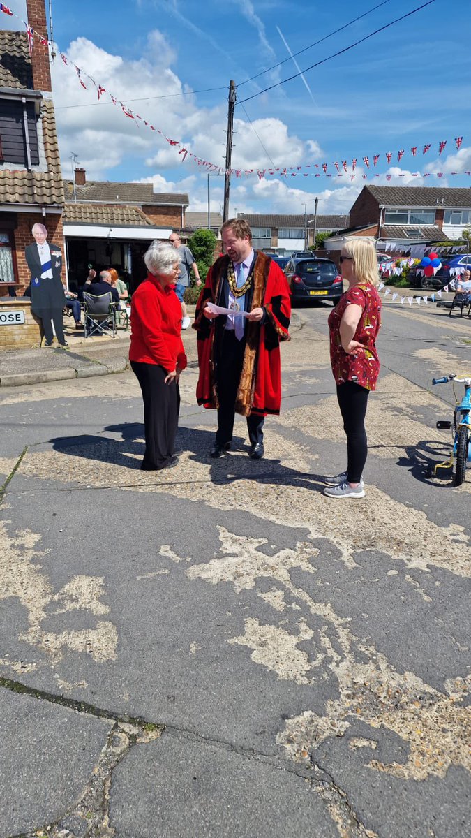 Sensational day celebrating the #Coronation - from Corringham to Purfleet. Patriots in the sun having fun, while the trolls are at home…. God save the King!