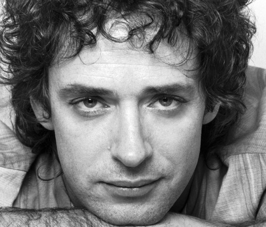 DanielHabif's tweet image. Querido Gustavo, tengo un par de horas de haber llegado a Buenos Aires y mientras aterrizaba venía escuchándote, entonces aprovecho para decirte que aunque te hayas ido, tus canciones —en sus letras y silencios— todavía nos hacen sentir tus miedos y tus contradicciones, tus…