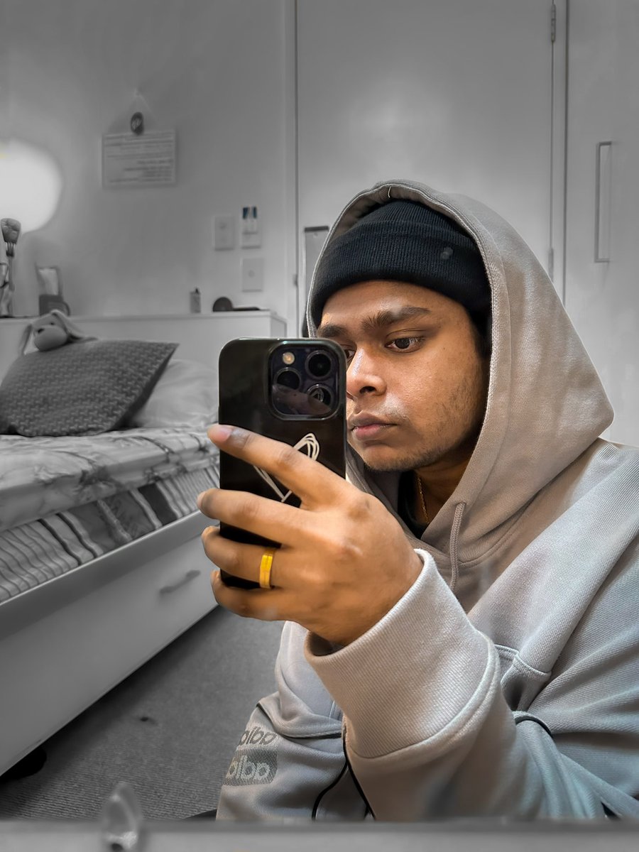 officiallykumar's tweet photo. 9°C weather got me 🥶 https://t.co/GDcprI5mEK