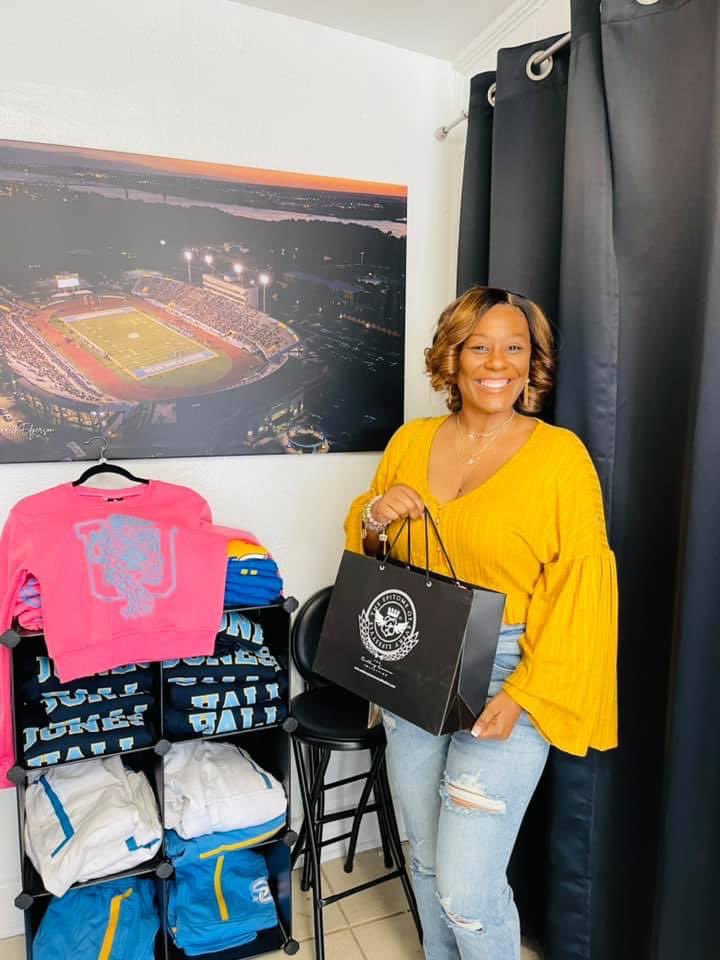 LifeOfKFab's tweet image. New store details coming later this month. #TheALCollectionStore
#AnthonyLawrenceCollectionStore