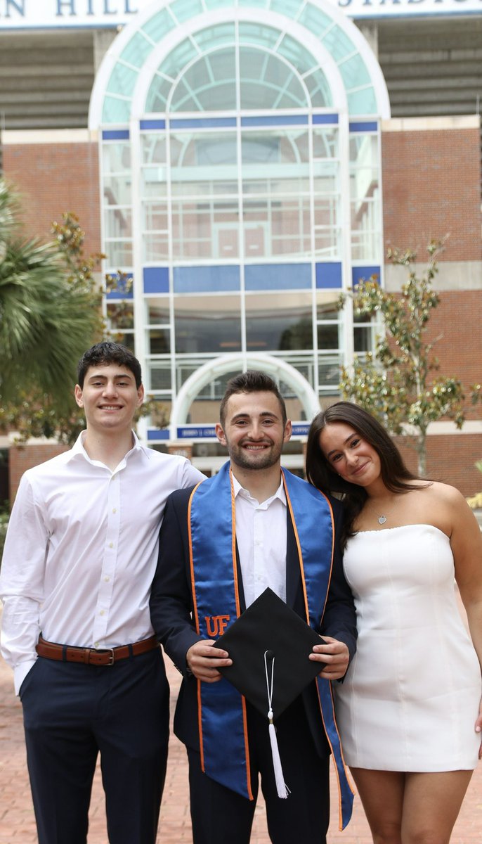 katealtmann's tweet photo. Congrats Brandon!!! #ufgrad https://t.co/VZBrC8D6fE