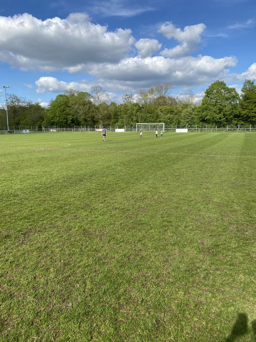 ColneyHLadies's tweet image. We are genuinely upset to have to inform you that @ColneyHeathFC decided that a bouncy castle takes precedence over a Women’s Football Match at tier 5. 

We were informed that we had to play on a park pitch today. 

We apologise to our opponents @bowersladiesfc. 

After…