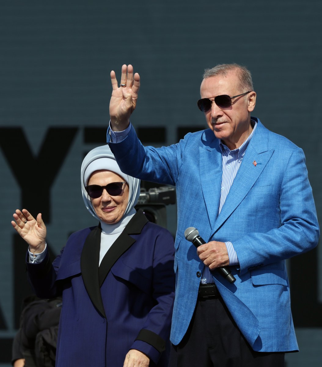 RTErdogan's tweet photo. Aziz İstanbul, aşkım İstanbul, sevdam İstanbul... Teşekkürler İstanbul! 🇹🇷 #TürkiyeSanaEmanet https://t.co/GFTEMlfxrp