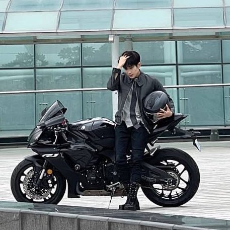 jeonkwoni's tweet photo. and if jeon wonwoo really went to the restaurant USING HIS MOTORBIKE WHSHSJDHDJDJDJ I AM NOW DEVASTATED https://t.co/lXXtp8Whaz
