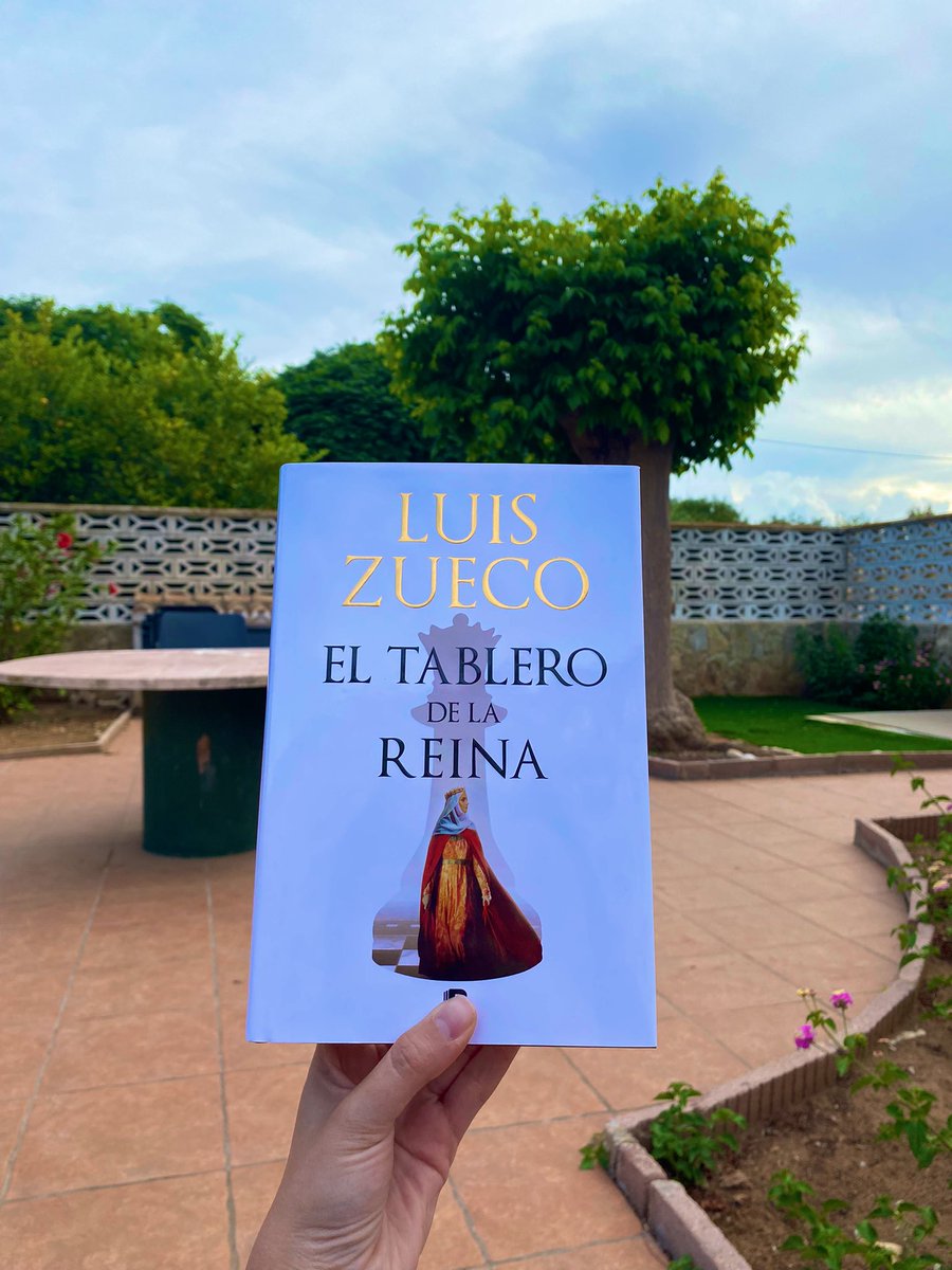 NereaAlbors's tweet photo. No he podido resistirme. 
El tablero de la reina de la mano de @luiszueco. Va a ser la primera novela histórica que aborde de esta época. 
#eltablerodelareina https://t.co/KvOnvf1acJ