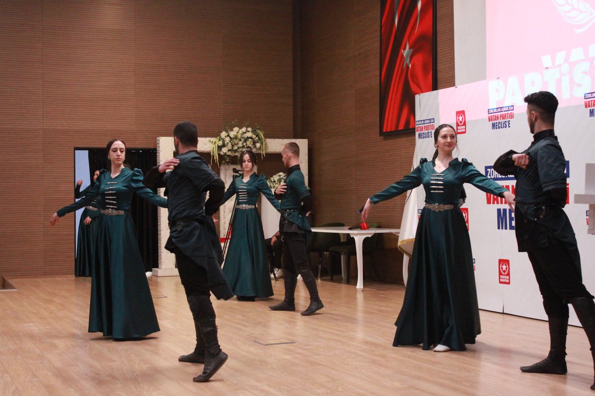 Genel Başkanımız Doğu Perinçek, Genel Başkan Yardımcımız Ethem Sancak ve Abhazya Büyükelçisi İbrahim Avidzba'nın katılımıyla Sakarya'nın Hendek ilçesinde düzenlenen "Türkiye Abhazya'yı tanısın Konferansı" tamamlandı.

Türkiye Abhazya'yı tanısın 

Karadeniz - Akdeniz Barış ve