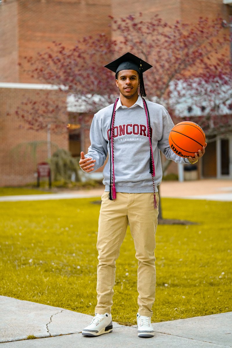 🎓🏀