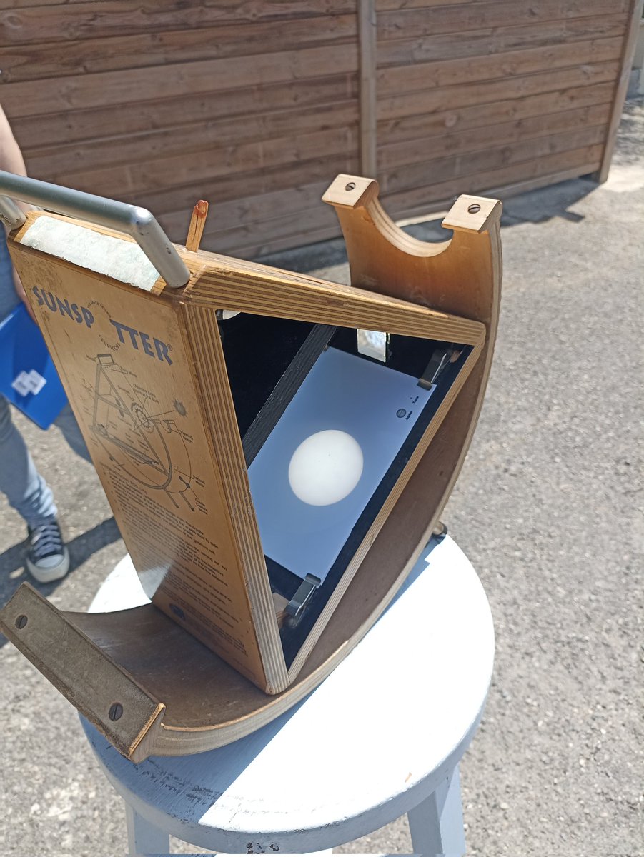 Super journée au #FestivalAstroProvence ! Beaucoup de monde pour admirer le soleil et visiter l'observatoire ☀️ On sera là aussi mercredi pour la journée des pitchouns !