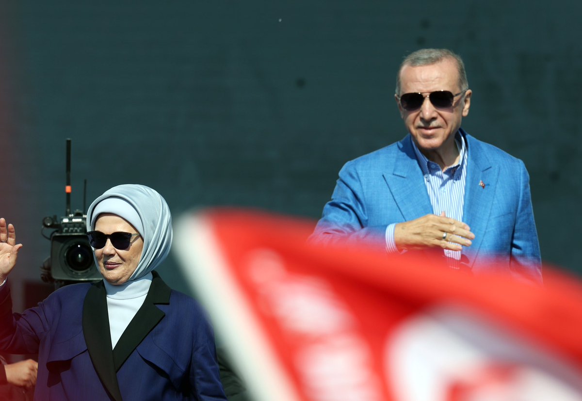 EmineErdogan's tweet photo. Bir şehirden daha fazlası... 

Bitmeyen sevdamız İstanbul! 

Teşekkürler İstanbul!🇹🇷

#TürkiyeSanaEmanet https://t.co/E86u7DsPJi