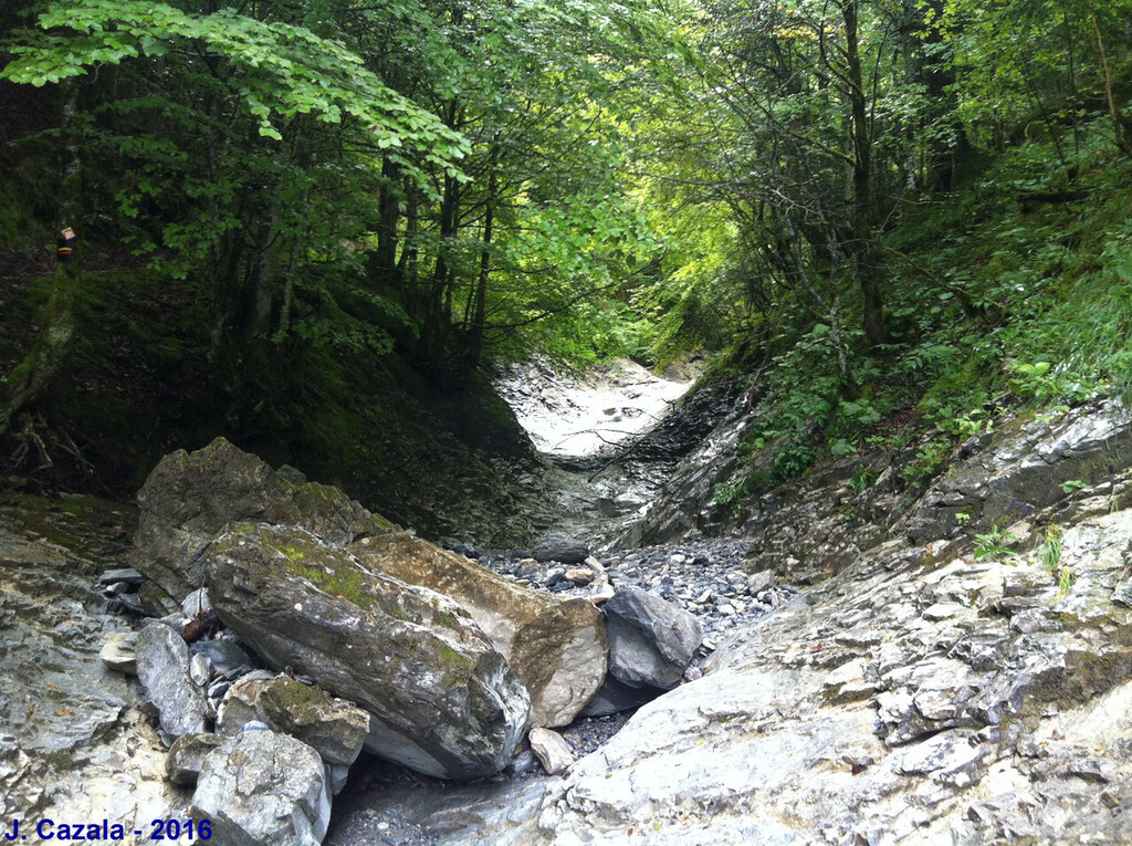 Une randonnée dans les Pyrénées : Gorges de Balour pyrandonnees.fr/rando_eaux-bon… #randonnées #rando #pyrénées
