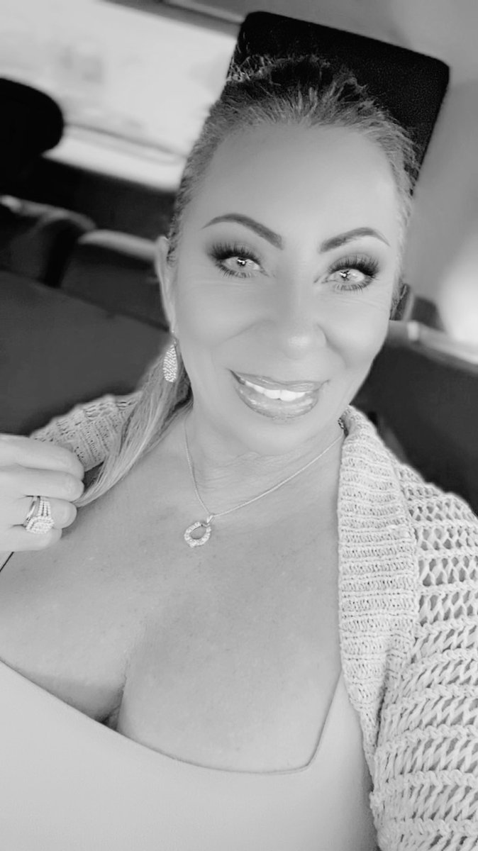 hottotrottots on Twitter: "Sunday smiles http://tatjanavip.com #dinnertime #milf #curvylovers #