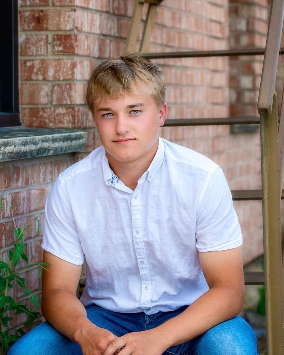 👨‍🎓Meet Colin Sutter👨‍🎓

Colin has been a member of the program for 4 years, you will find him at 1B, behind the plate and on Senior night he will be the starting pitcher!

Future plans are to enter the workforce. 

Thank you for all your hard work and dedication Sutt! Good luck!