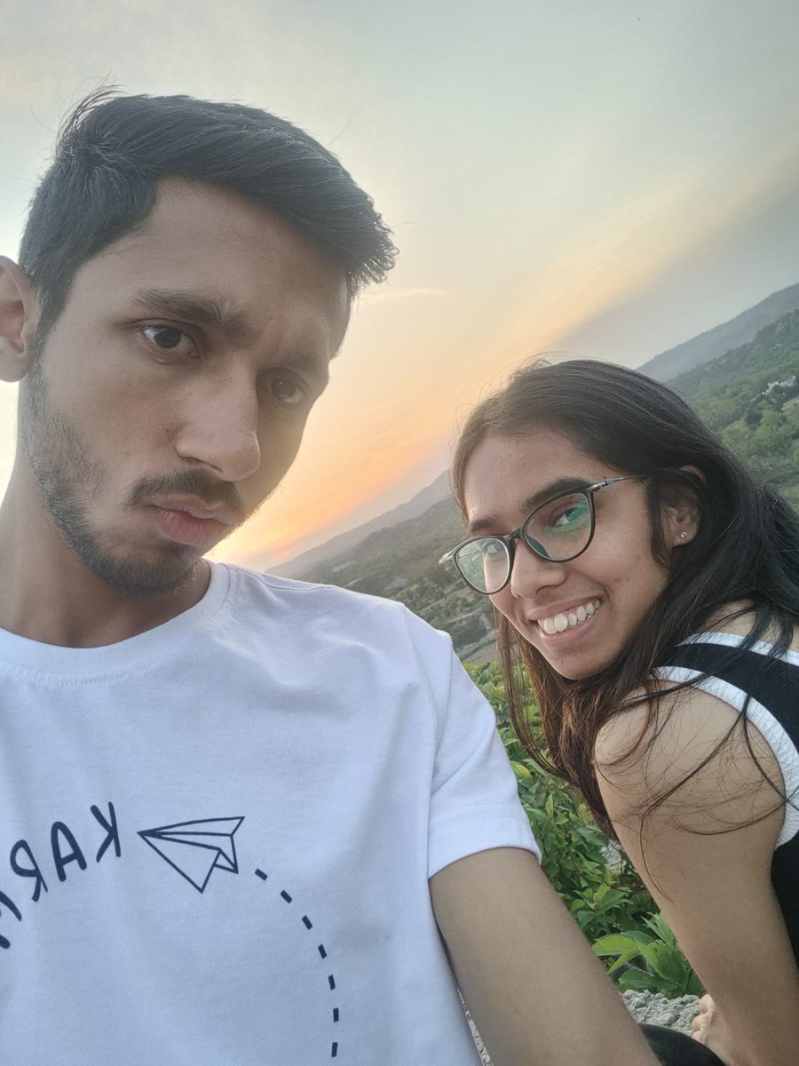 wannabeyourz_'s tweet photo. day 69:
life mei kitna bhi try Karo kch na kch toh chutega hi!! isiliye yahin, isi pal ka mazaa lete hein! 🌻
#100happydays #YJHD https://t.co/X4xqOib81W