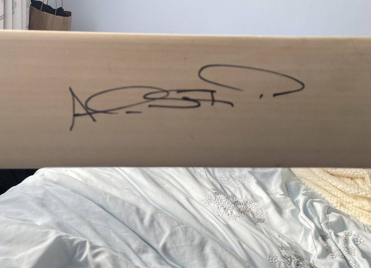 Any cricket fans recognise this signature? any help would be awesome!! <a href="/ECB_cricket/">England and Wales Cricket Board</a> <a href="/englandcricket/">England Cricket</a> <a href="/crickshouts/">Cricket Shouts 🏏</a> <a href="/SkyCricket/">Sky Sports Cricket</a> <a href="/ThatsSoVillage/">That’s So Village</a> @OOCCricket_