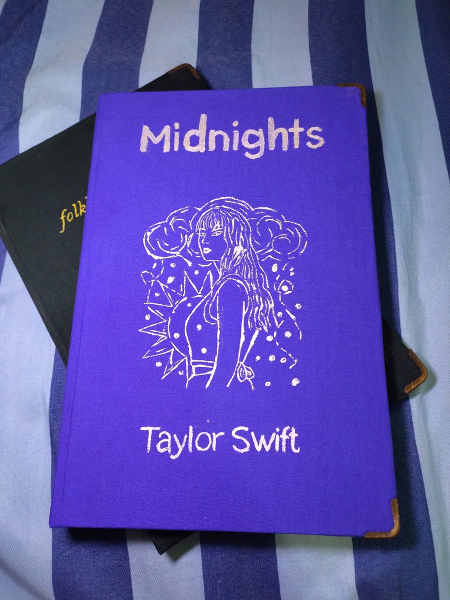 _Samuel_Swift_'s tweet image. Sin merch pero con creatividad, vengo a mostrarles estos 2 libros que hice 🥹🤌