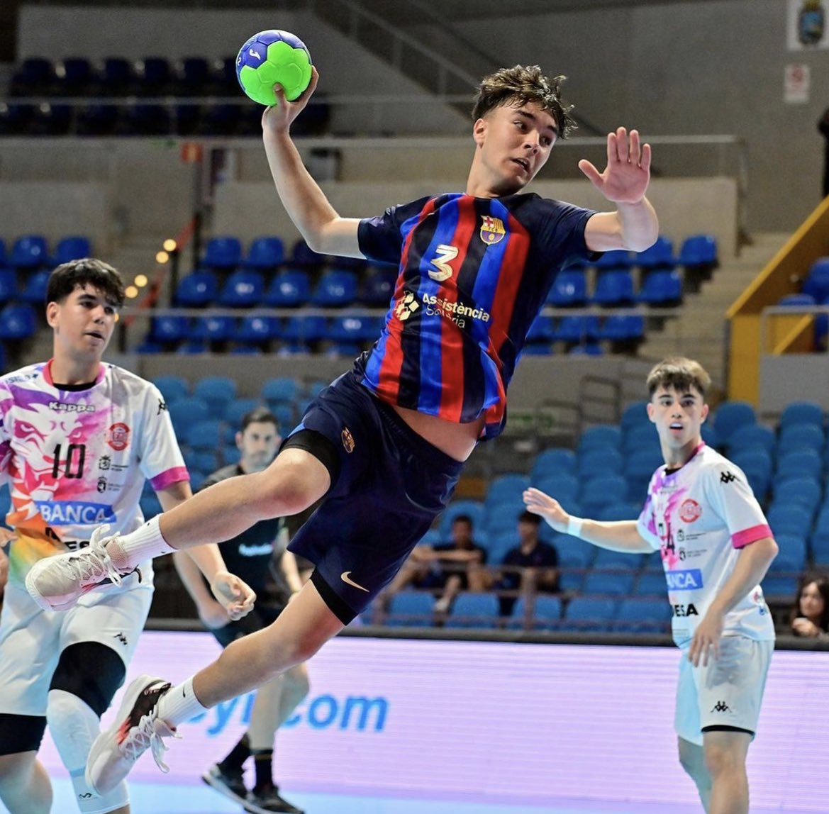 Edgar Serra (@edgarserra9) on Twitter photo Moltes felicitats al cadet A del <a href="/FCBhandbol/">Barça Handbol</a> per aconseguir la Minicopa davant del <a href="/ADEMARLEON/">//Abanca Ademar León</a>!
Felicitats a tot l’equip i en especial al jugador exparetà Xavier Moreno!
📸 <a href="/RFEBalonmano/">RFEBalonmano</a> Moltes felicitats al cadet A del <a href="/FCBhandbol/">Barça Handbol</a> per aconseguir la Minicopa davant del <a href="/ADEMARLEON/">//Abanca Ademar León</a>!
Felicitats a tot l’equip i en especial al jugador exparetà Xavier Moreno!
📸 <a href="/RFEBalonmano/">RFEBalonmano</a>