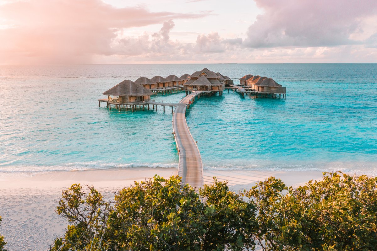 vakkarumaldives's tweet photo. Find your inner peace at the elegant overwater Merana Spa - a sanctuary of calmness and relaxation. So come, unwind and let us take you on a journey to pure bliss.

📷: @yashlightroom

#VakkaruMaldives #MeranaSpa #Wellness #Maldives #VisitMaldives https://t.co/WLPaVVjRx1