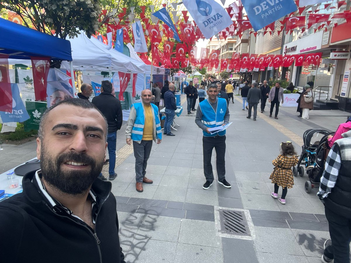 devabagclar's tweet photo. Güneşli meydanda stant çalışmalarımız devam ediyor.
@ErkanSANLI__ https://t.co/eaMCN0nmaH
