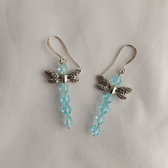 kctrinkets's tweet photo. Light Blue Dragonfly Earrings: Handmade light blue crystal dragonfly earrings on silver plated ear wires.  https://t.co/BMqSCziFad https://t.co/osGyfX5SKl