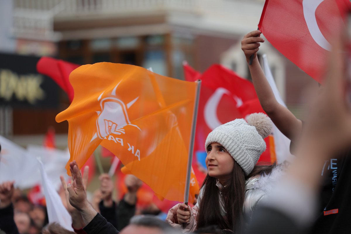 Biz Keçiören’e sevdalıyız, Keçiören de bize sevdalı…

Keçiören’le birlikte ülkemizin tamamına yön veren, istikamet çizen Ankara’mızın her bir karışına aşığız…

Keçiören söz verdi, 14 Mayıs’ı demokrasi şölenine, demokrasi bayramına dönüştürecek!

#DoğrusuAKParti