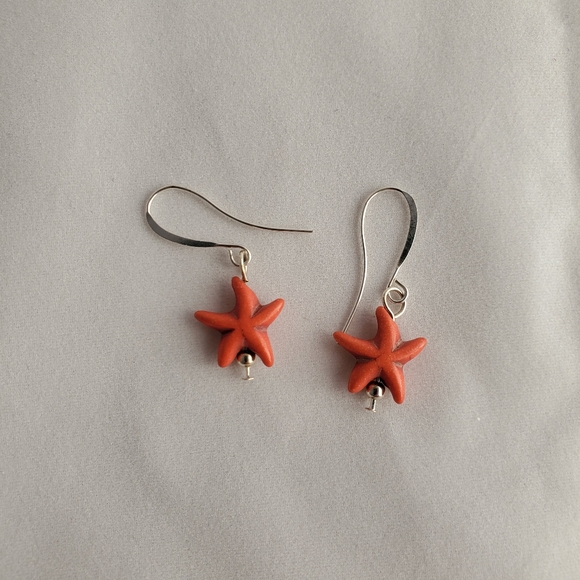 kctrinkets's tweet photo. Starfish Earrings: Orange howlite starfish earrings on silver plated ear wires. New  https://t.co/l4KpEaXiX4 https://t.co/1qzlICzUtK
