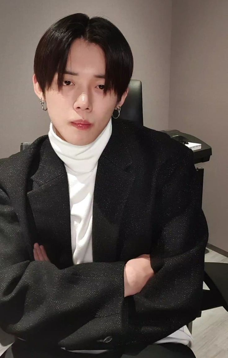 yeonjvnk's tweet photo. “Rara nakal, jgn pergi jauh2 ya, boleh cape, tp nyandar di aku aja. kalo bosen, ayo kita nyoba hal baru bersama, aku gamau lepasin genggaman tgn halus km, rara pnya axin! dan akan selalu bgtu😠❤️”

“Percaya aku Ra, hari aku kosong gaada km.”

- axin marah. https://t.co/XiEqAhO3hb