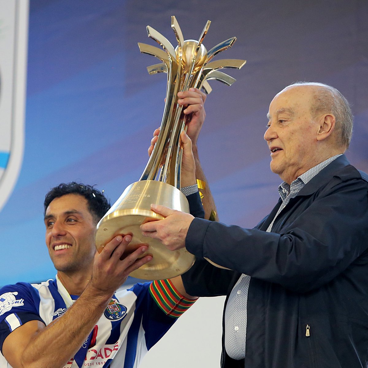 A Europa pintada de azul e branco 🤩 Somos campeões europeus🏆🤩

#FCPortoHoquei #FCPortoSports