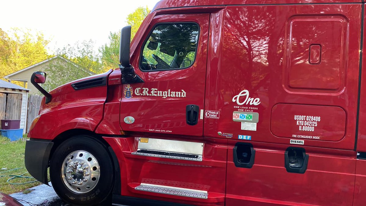 CREngland's tweet photo. Sometimes, doing a deep clean yourself can be more fun than a truck wash!
Shoutout to our driver Robert C. for taking pride in his ride! That's #DeliveringExcellence on another level! π
#CREngland #DriveCRE #Trucking #CleanRig #WeAreFamily #HonorTheCrest https://t.co/nAQlK8nryB