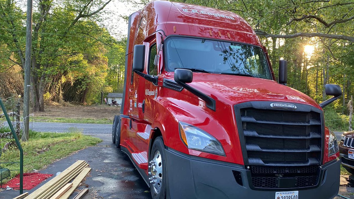 CREngland's tweet photo. Sometimes, doing a deep clean yourself can be more fun than a truck wash!
Shoutout to our driver Robert C. for taking pride in his ride! That's #DeliveringExcellence on another level! π
#CREngland #DriveCRE #Trucking #CleanRig #WeAreFamily #HonorTheCrest https://t.co/nAQlK8nryB