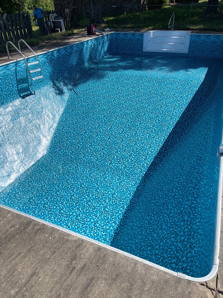 TaraPoolLife's tweet photo. Check out this insane before and after from Crystal Clear Pools in Conway, AR! They transformed this grungy pool into something ✨Enchanted✨! Great job, and thanks for sharing your work with us! 😍

#enchanted #tarapools #beforeandafter https://t.co/qJcTr8VlXI