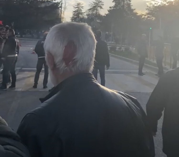 Erzurum'da Cumhurbaşkanı Yardımcısı Adayı Ekrem İmamoğlu'na, miting sırasında saldırı gerçekleştirildi.