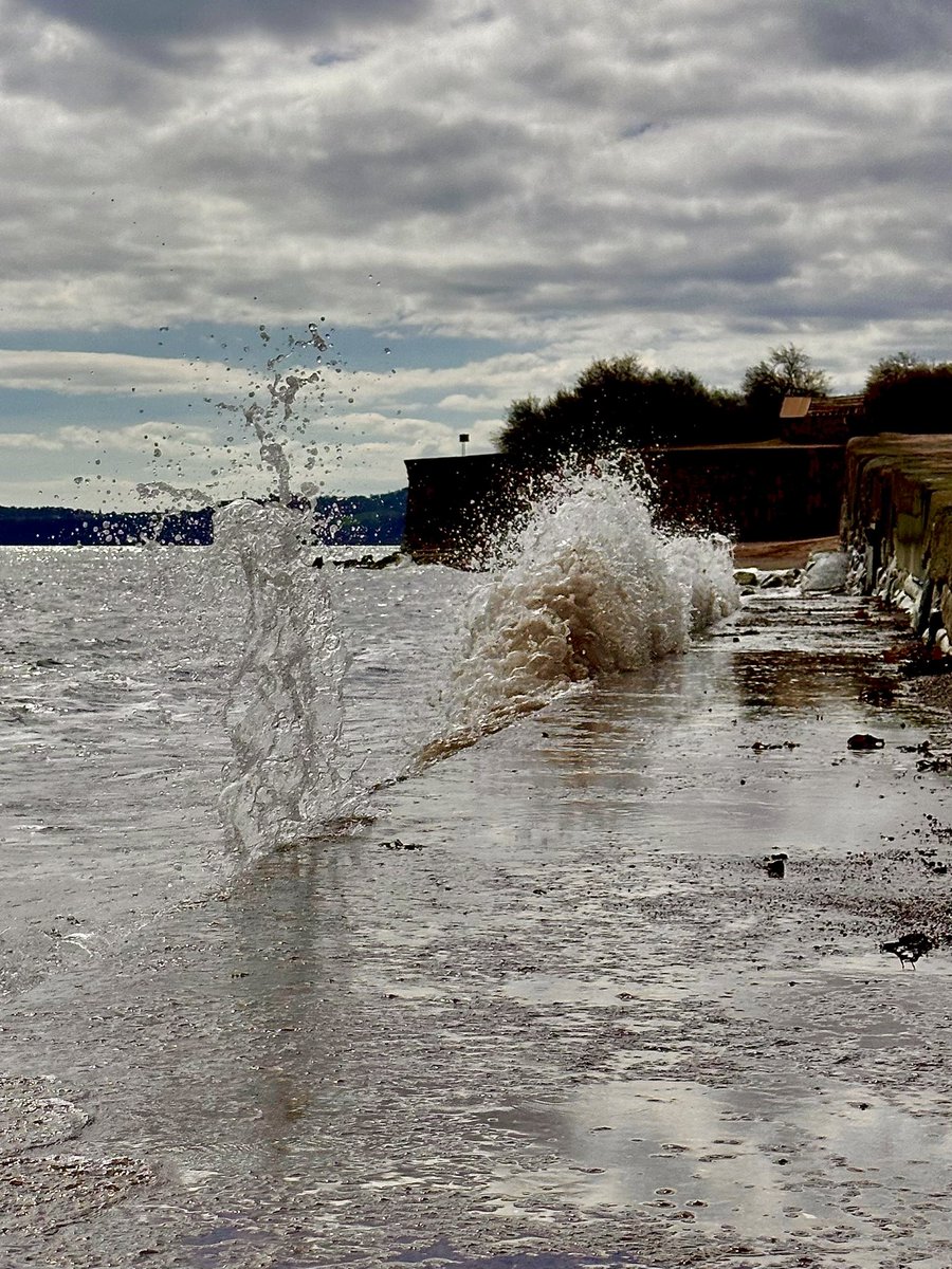 BlithSpirit's tweet photo. Dance with the waves, move with the sea. Let the rhythm of the water set you free forever.   @PiersSociety @Teignbridge @teignnews @VisitDevon @TeignmouthLove @TeignTourism @TeignmouthPier @TeignHeritage @ClubTeignmouth https://t.co/WJCr3yegEs