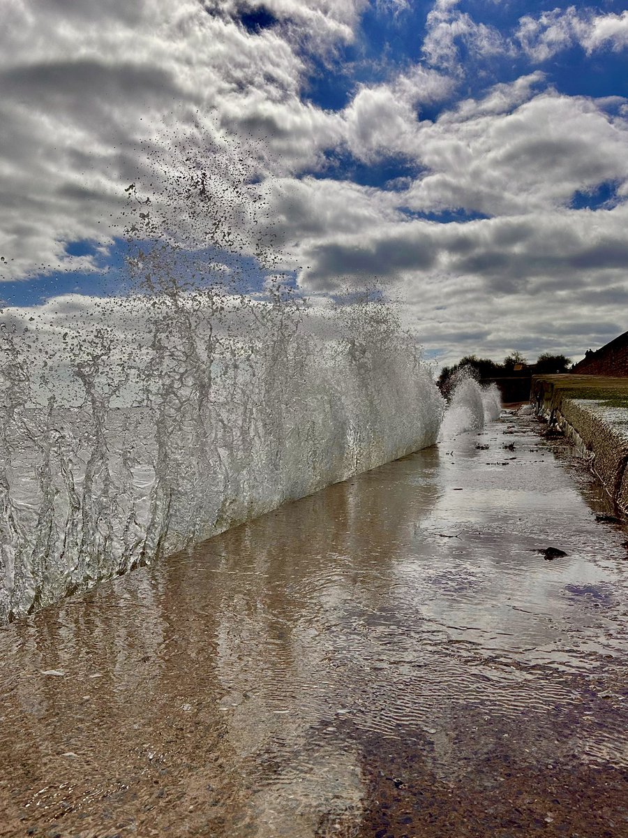BlithSpirit's tweet photo. Dance with the waves, move with the sea. Let the rhythm of the water set you free forever.   @PiersSociety @Teignbridge @teignnews @VisitDevon @TeignmouthLove @TeignTourism @TeignmouthPier @TeignHeritage @ClubTeignmouth https://t.co/WJCr3yegEs