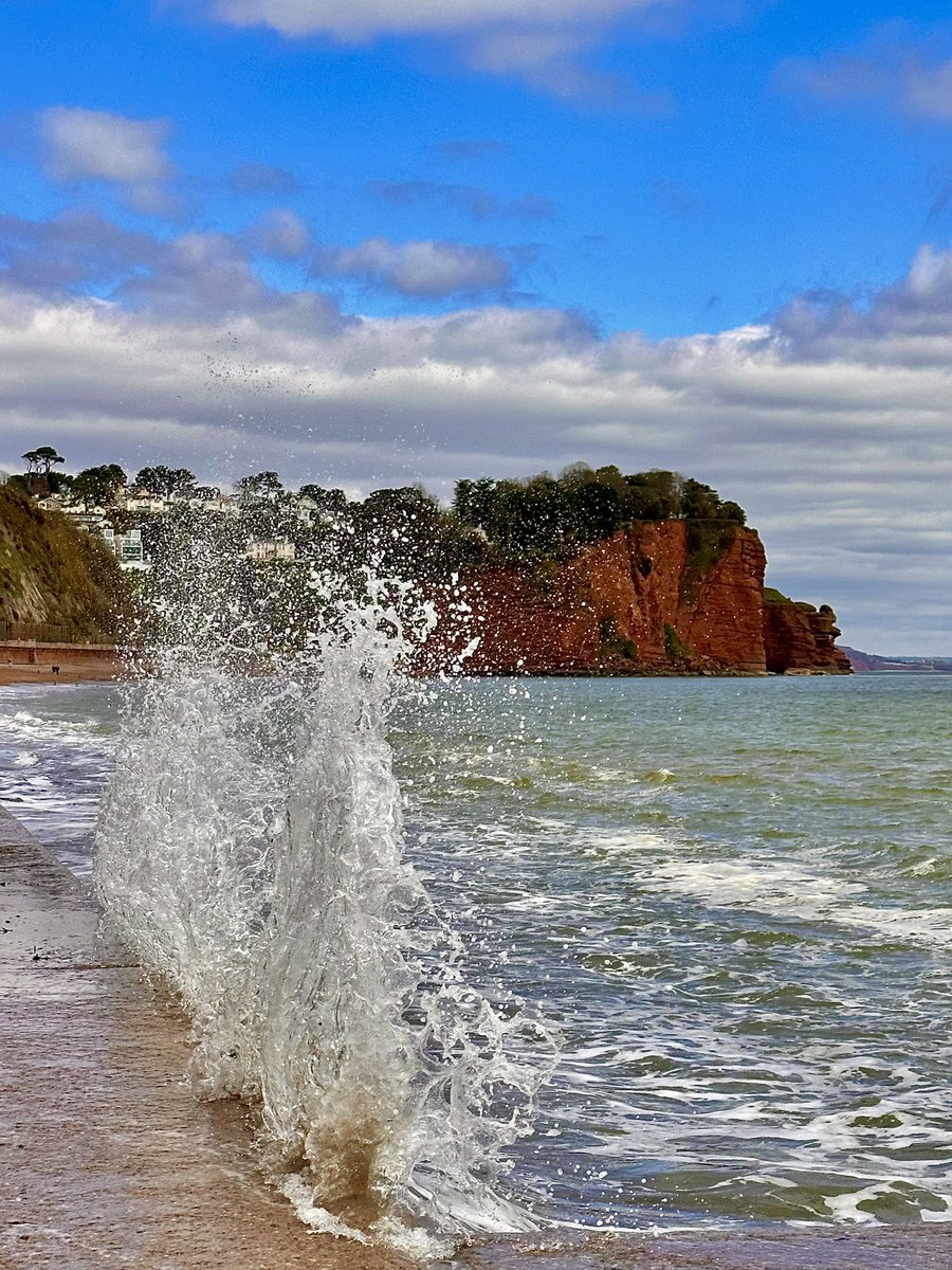 BlithSpirit's tweet photo. Dance with the waves, move with the sea. Let the rhythm of the water set you free forever.   @PiersSociety @Teignbridge @teignnews @VisitDevon @TeignmouthLove @TeignTourism @TeignmouthPier @TeignHeritage @ClubTeignmouth https://t.co/WJCr3yegEs
