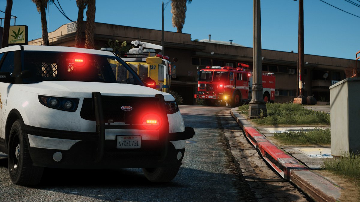 Sahp_official's tweet photo. Double incendie quasi simultané sur Forum Drive à Davis la semaine dernière.

@LSFDHQ7  @BCFDSadoj pour l'évacuation et l'extinction des feux.

@Sahp_official  pour la protection. https://t.co/drsTMxGwSR